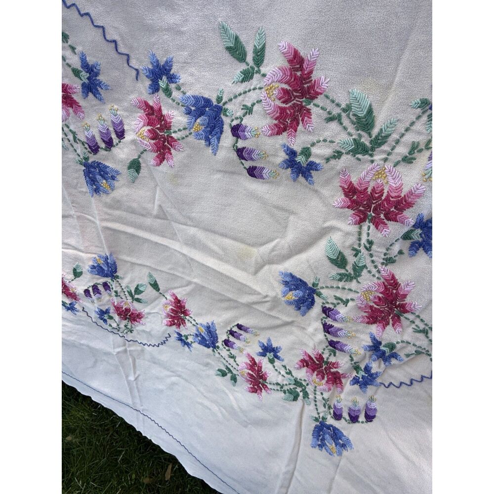 Vtg Embroidered Tablecloth - Heavy Light Pink fabric